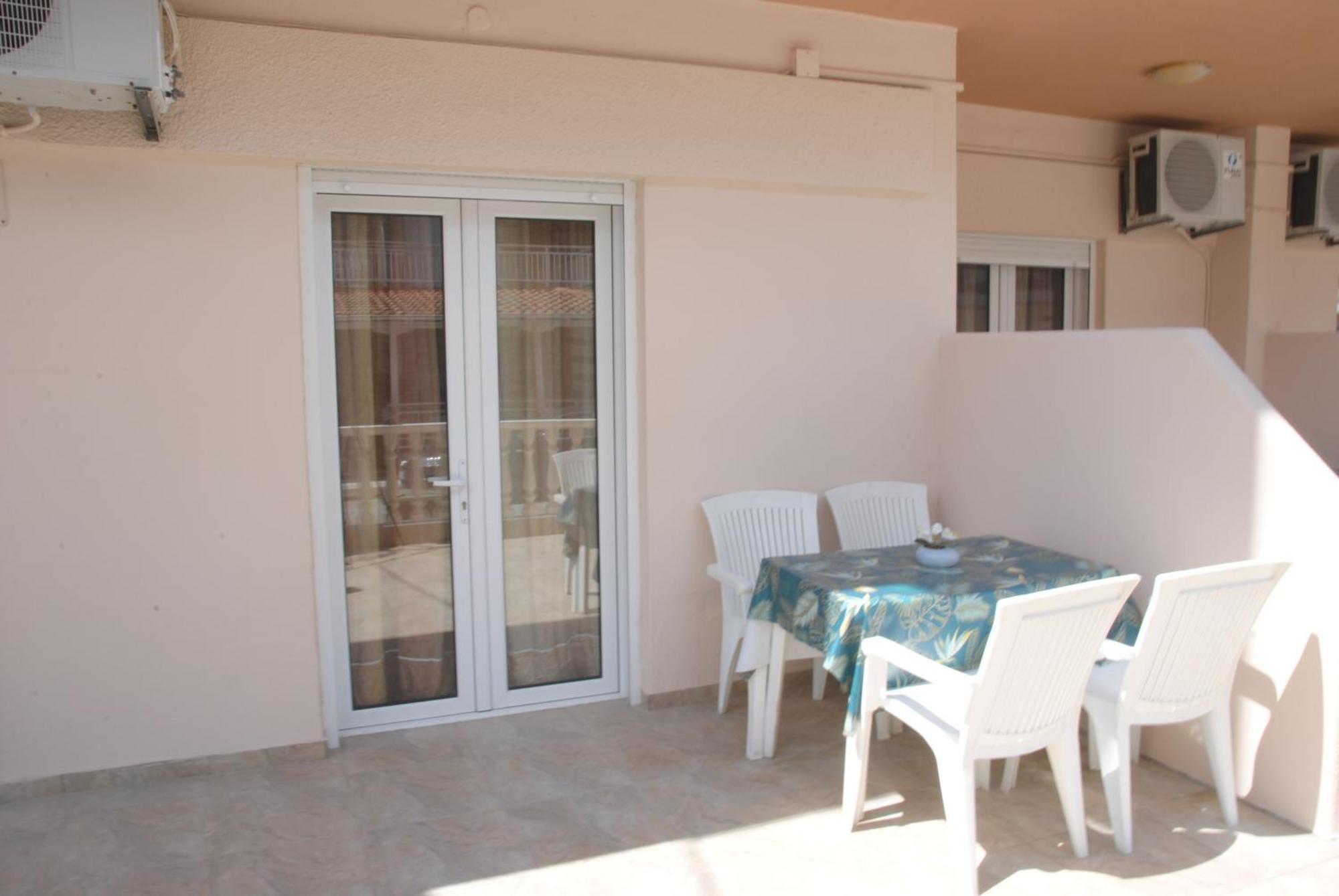 Light Blue Paralia Apartments Exterior photo